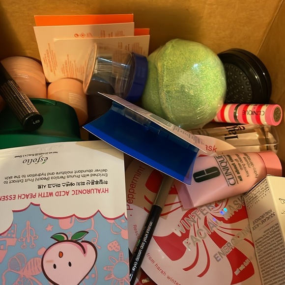 BEAUTY MYSTERY BOX - BY REQUEST - Picture 2 of 13
